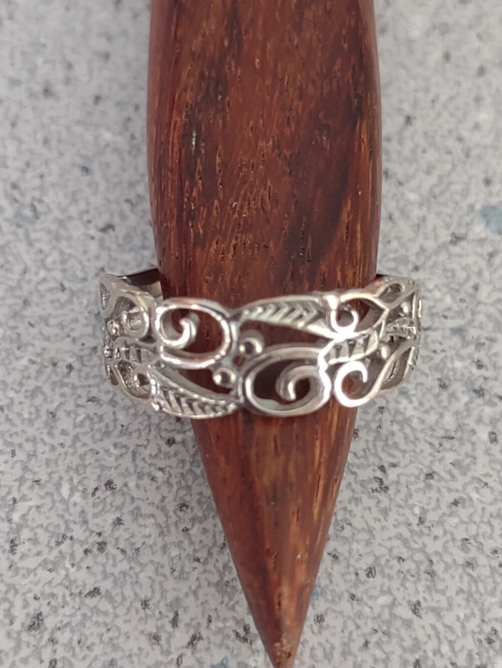 Scrolling Ring(8) - Picture 1 of 5